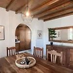 דירה House In Pleiades *